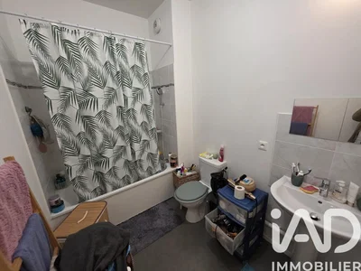 Badezimmer; fliesenboden, renoviert, tageslicht, moderner stil