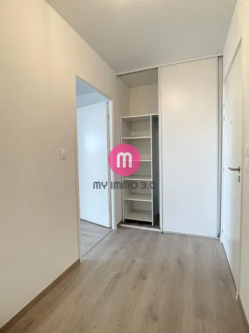 Chamber; wood floor, renovated