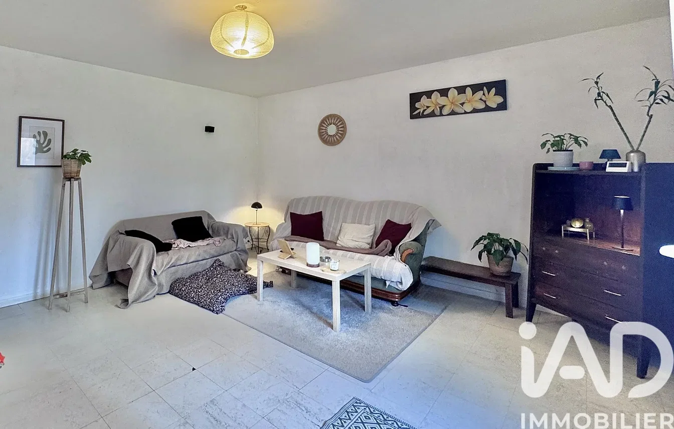 Salón; luz natural, estilo moderno