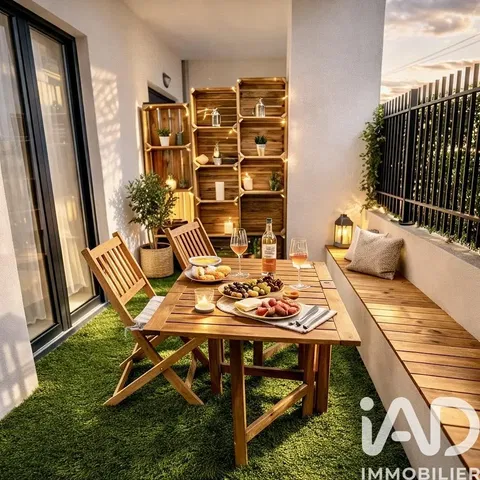 Terrace; wood floor, natural light, modern style