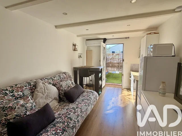 Living room; view, wood floor, natural light, modern style