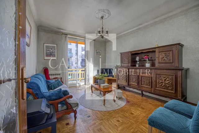 Salon; vue, parquet, style rustique, lumière naturelle