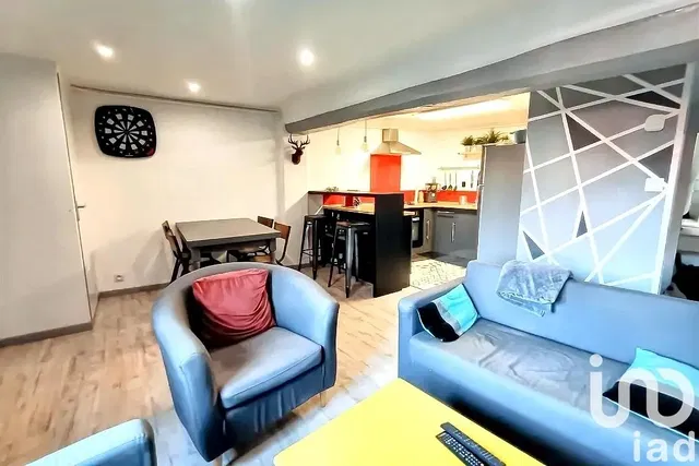 Woonkamer; houten vloer, natuurlijk licht, moderne stijl