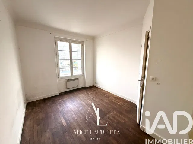 Slaapkamer; houten vloer, natuurlijk licht