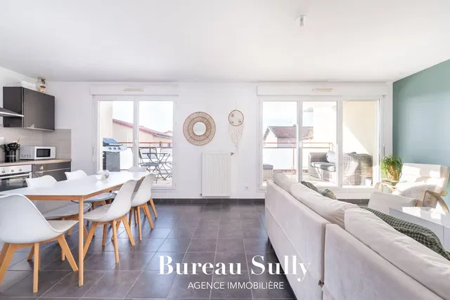 Σαλόνι; πλακάκια, φυσικό φως, μοντέρνο στυλ, συσκευές κουζίνας