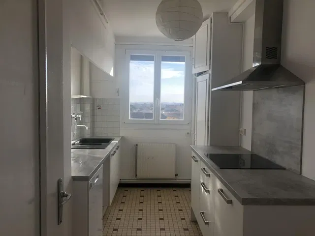 Kuchnia; sprzęt kuchenny, widok, światło dzienne