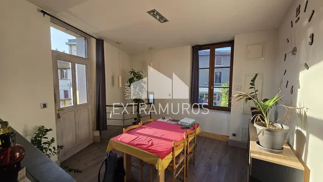 Sala da pranzo; luce naturale, stile moderno