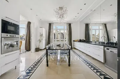 Mutfak; mutfak aletleri, manzara, doğal ışık, modern stil