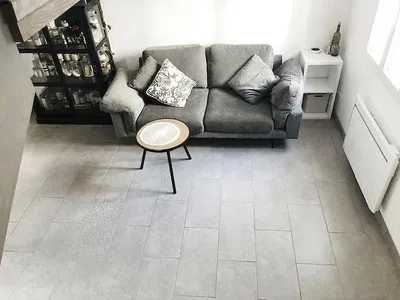 Дневна соба; плочице, природно светло