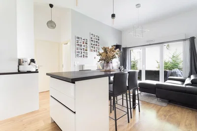 Oturma odası; manzara, doğal ışık, modern stil