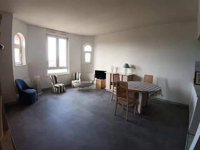 Wohnzimmer; tageslicht, fliesenboden