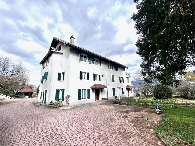 Haus und umgebung; blick