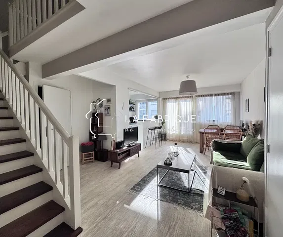 Wohnzimmer; tageslicht, moderner stil