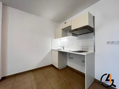 Küche; küchengeräte, fliesenboden, renoviert, tageslicht, moderner stil