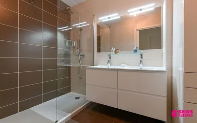 Kupaonica; pločice, renoviran, prirodno svjetlo