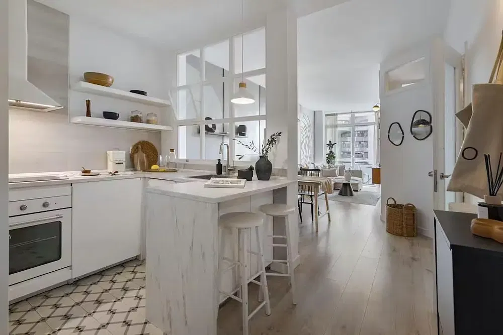 Küche; küchengeräte, tageslicht, moderner stil