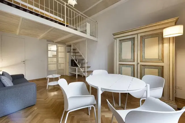 Wohnzimmer; holzboden, tageslicht, moderner stil