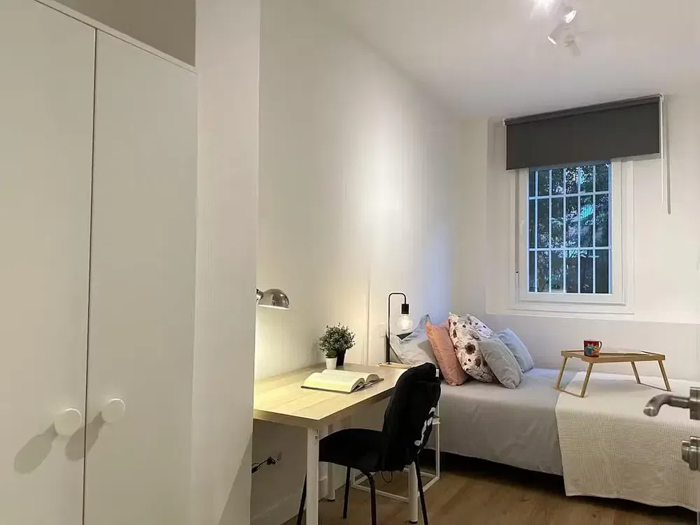 Schlafzimmer; tageslicht, moderner stil