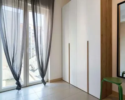 Chambre; vue, carrelage, lumière naturelle