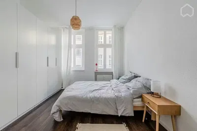 Schlafzimmer; tageslicht, holzboden