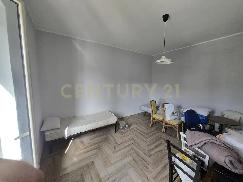 Schlafzimmer; holzboden, tageslicht