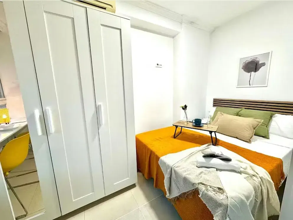 Schlafzimmer; tageslicht, moderner stil