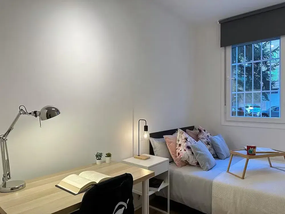 Schlafzimmer; tageslicht, moderner stil