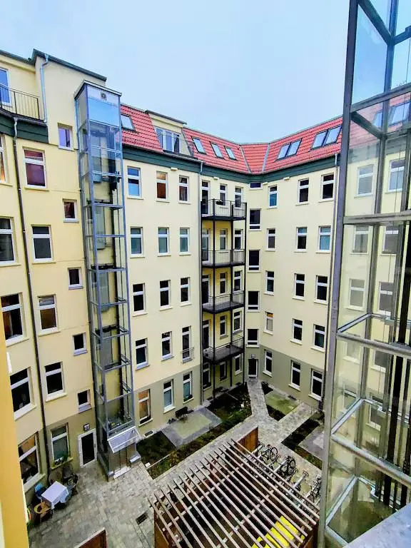 Dům a okolí