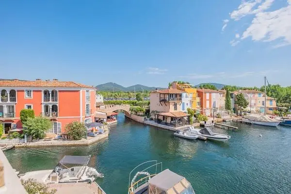 المنزل والمناطق المحيطة; إطلالة