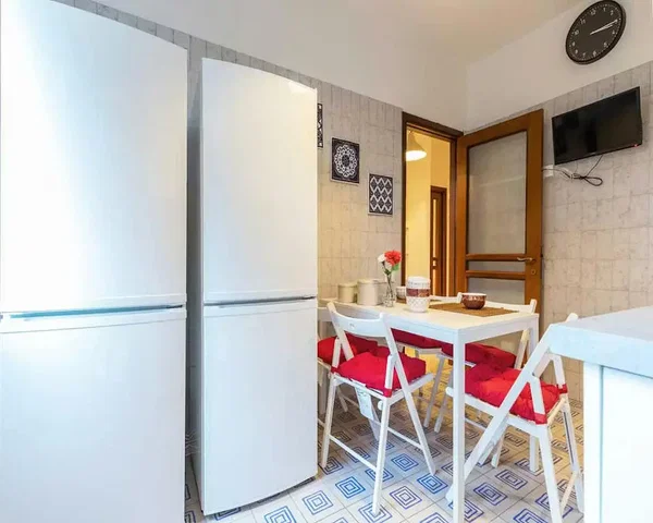 Küche; fliesenboden, tageslicht