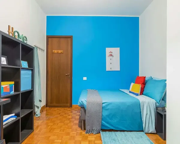 Camera da letto; luce naturale, stile moderno