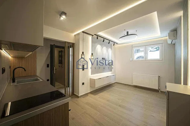 Kuhinja; renoviran, prirodno svjetlo