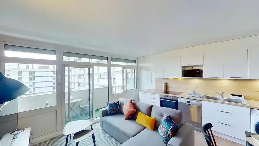 Oturma odası; manzara, doğal ışık, modern stil