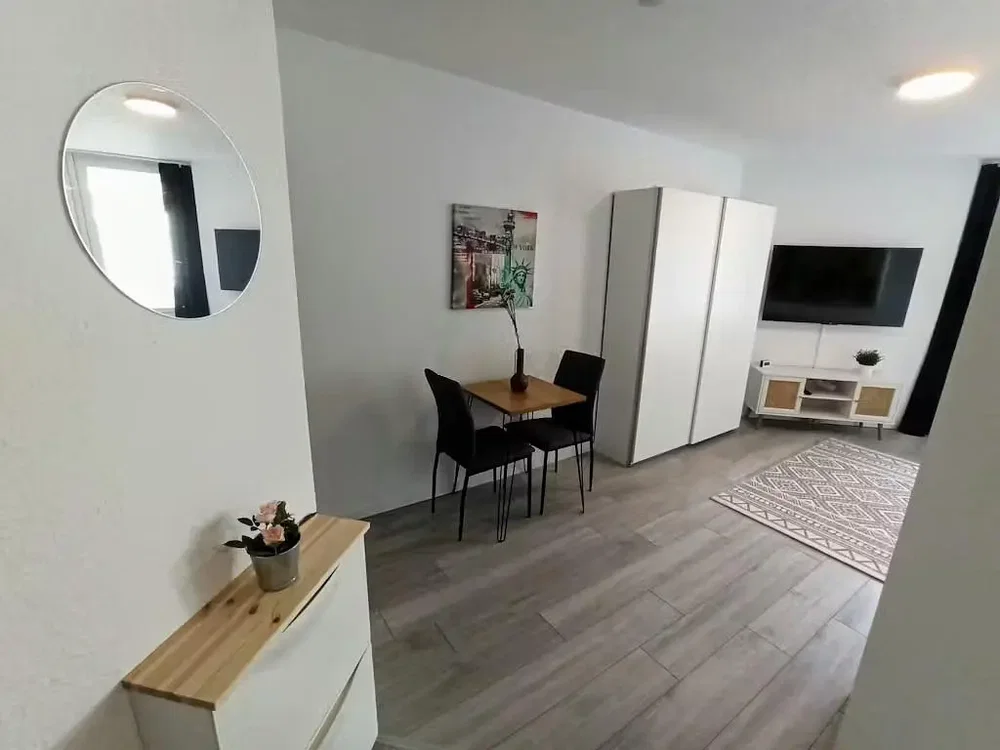 Wohnzimmer; moderner stil, holzboden, tageslicht