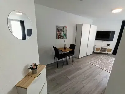 Wohnzimmer; moderner stil, holzboden, tageslicht