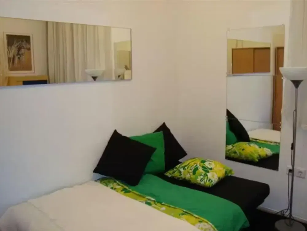 Schlafzimmer; tageslicht, moderner stil