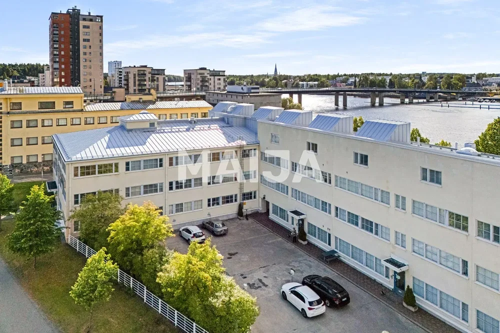 Dom a okolie; výhľad