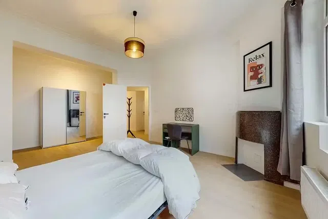 Bedroom; natural light, modern style