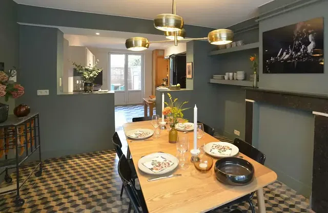 Dining room; tile floor, natural light, modern style