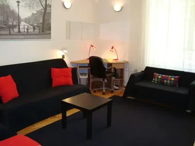 Oturma odası; doğal ışık, modern stil