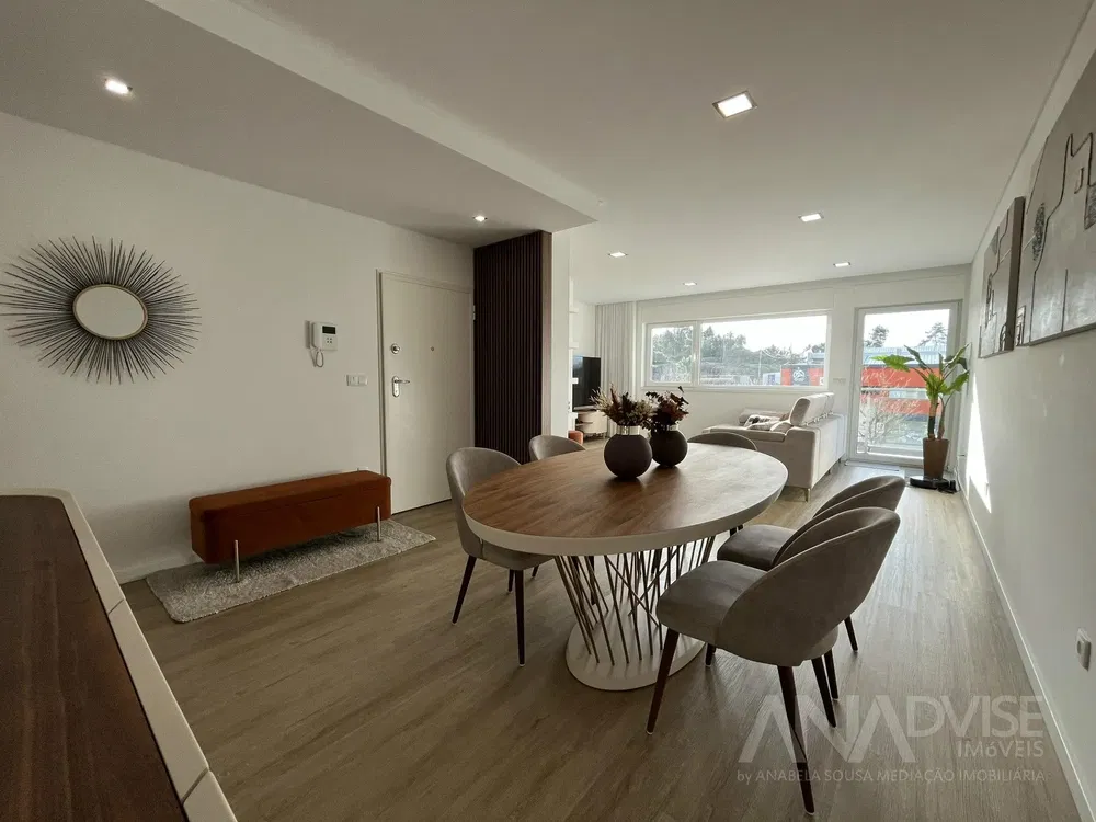 Obývací pokoj; přirozené světlo, moderní styl