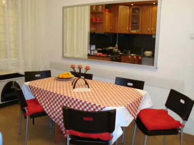 Küche; küchengeräte, tageslicht