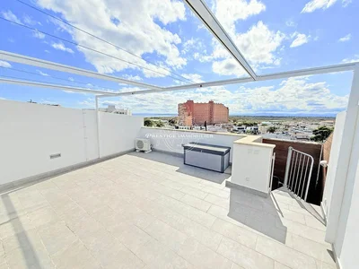 Terrazza; vista, pavimento in piastrelle