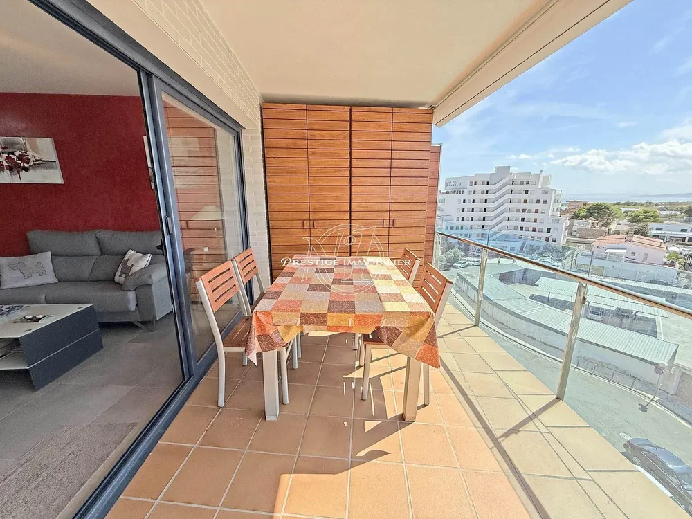 Terrazza; vista, pavimento in piastrelle
