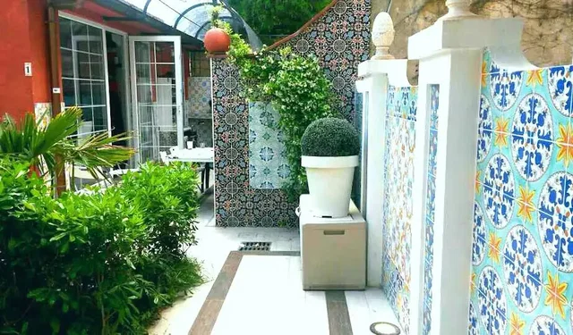 Terasa; přirozené světlo, dlažba