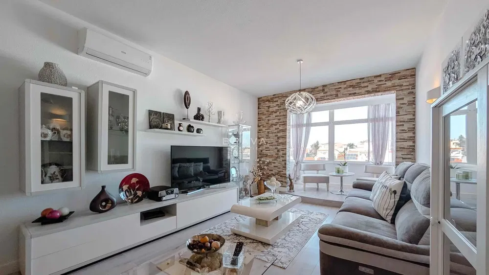 Дневна соба; природно светло, модерни стил