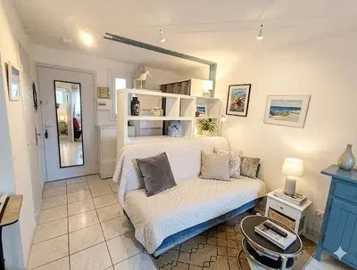 Спаваћа соба; природно светло, модерни стил