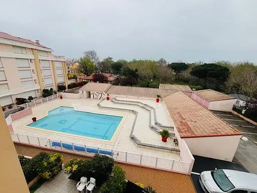 Къща и околности; гледка