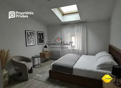 Спаваћа соба; природно светло, модерни стил