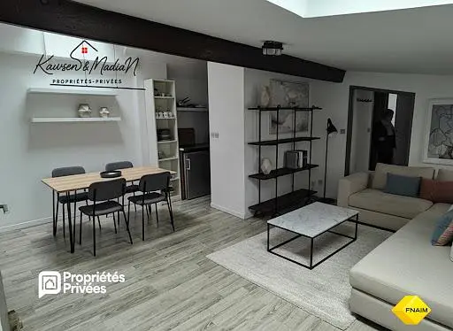 Living room; modern style, wood floor